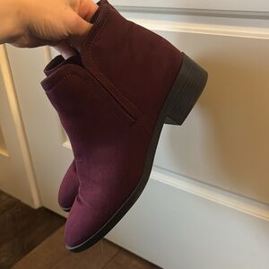 Women’s Burgundy Chelsea boots